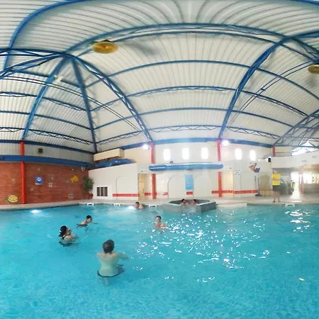 营地 Coniston + Hot Tub @ Solway Village *