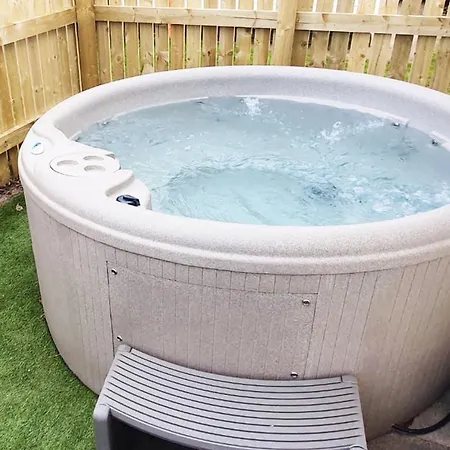 营地 Coniston + Hot Tub @ Solway Village *